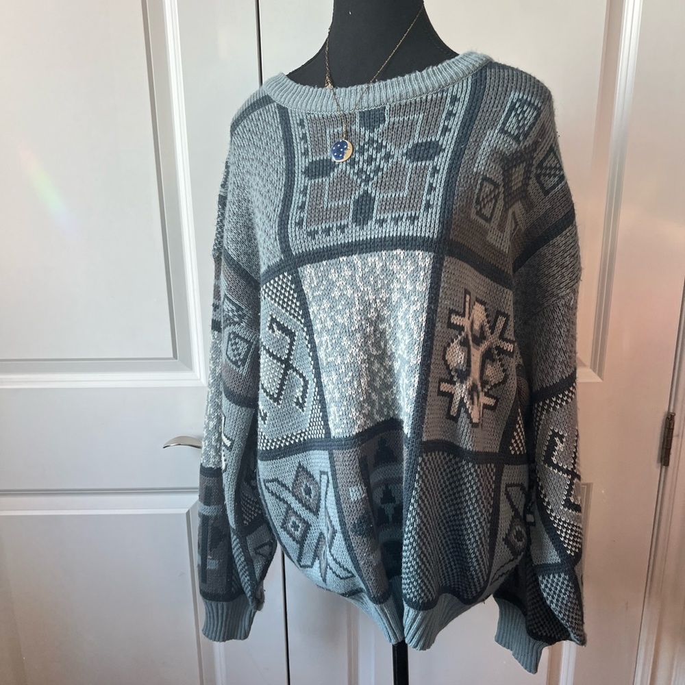 Geometric Patterned Gray Sweater - Picture 2 of 3